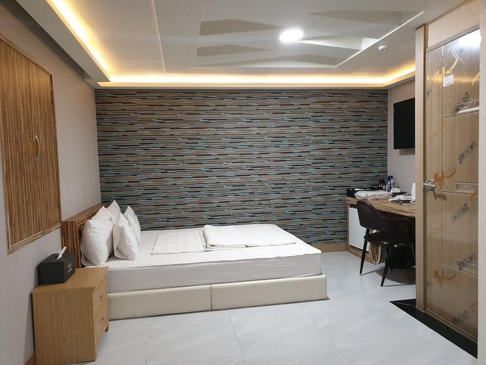 Bedroom 2, Jinju Queens, Jinju