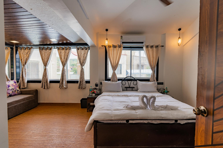 Bedroom 2, Villa Casa Blanca, Pune