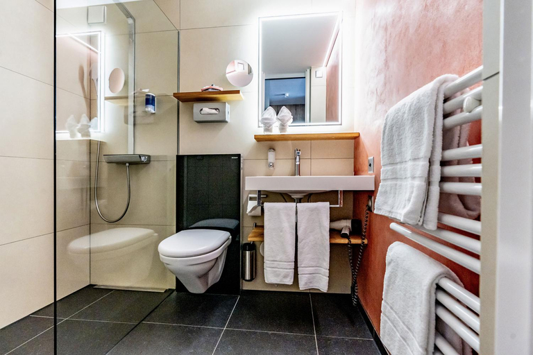 Bathroom 2, Tailormade Hotel KRONE Sarnen, Obwalden