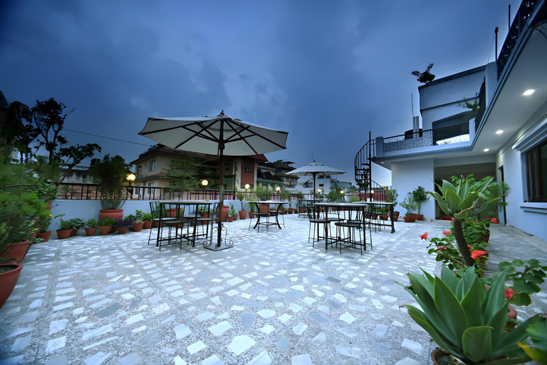 Exterior & Views
