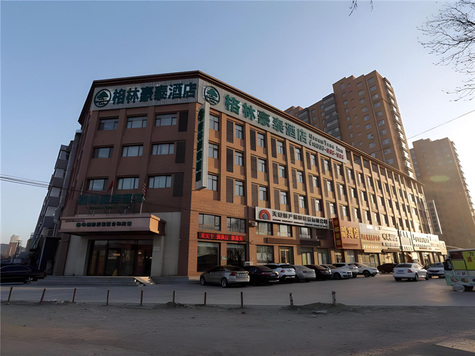 Exterior & Views
