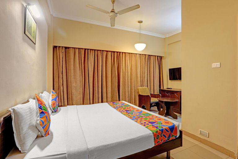 Bedroom 3, FabHotel The Royal Plaza - Koyambedu, Chennai