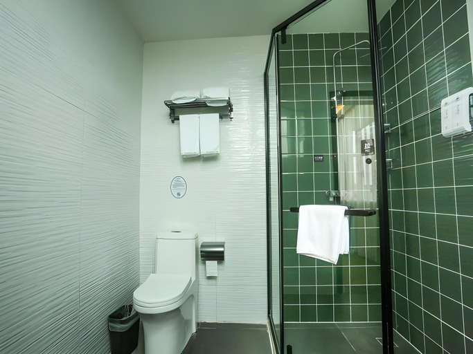 Bathroom 2, GreenTree Inn Express Xuzhou Pizhou Tiefu Town Bus station., Xuzhou
