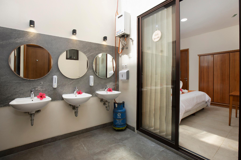 Bathroom 5, Villa Midori, Bogor