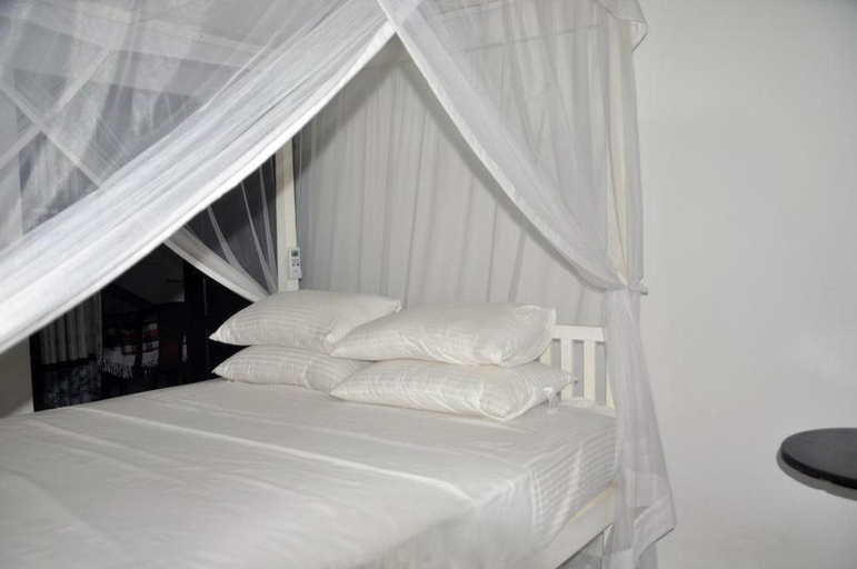Bedroom 4, Villa Dineth, Habaraduwa