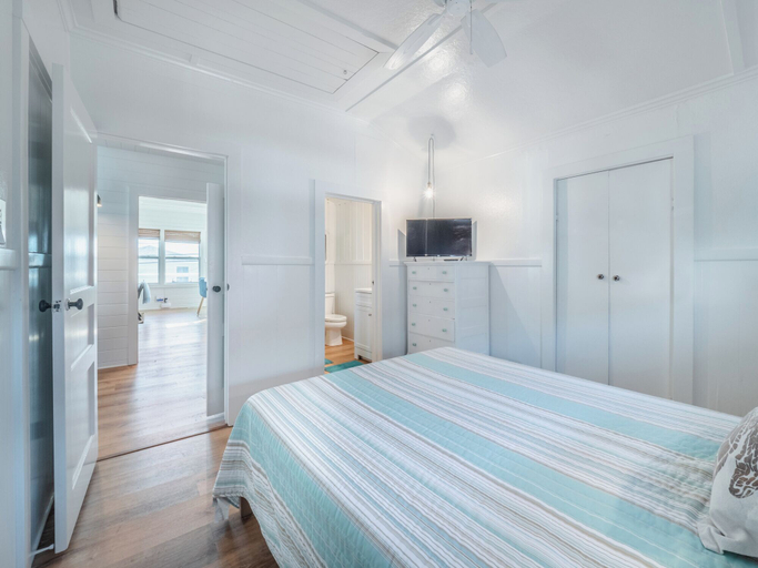 Bedroom 2, Cottage at Scotch Bonnet by Carolina Retreats, New Hanover