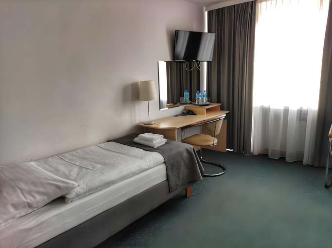 Bedroom 4, Logos, Warsaw