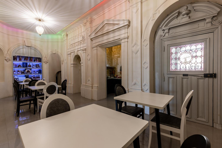 Food & Drinks 4, Chateau Pellisson, Charente