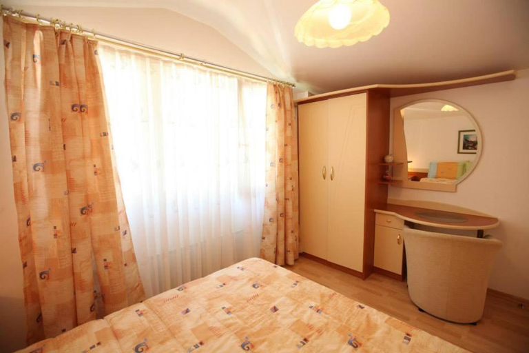 2, Joleks Apartments