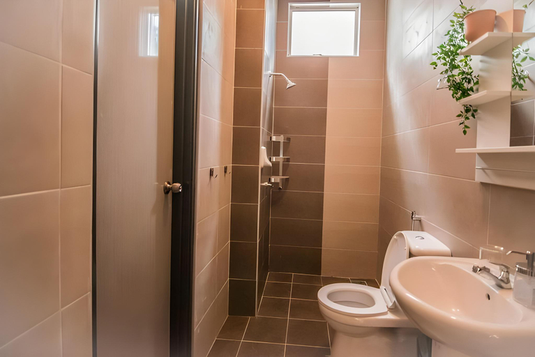 Bathroom 4, The Duyong Dream, Malacca City