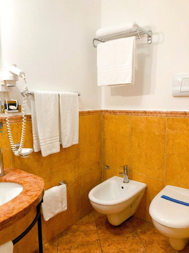 Bathroom 2, Hotel Florio Opera Palermo Central, Palermo