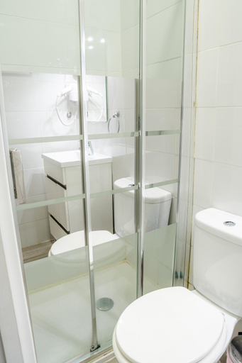 Bathroom 5, Solmar House, Lisbon