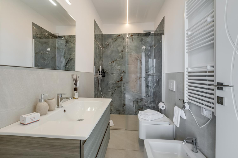 Bathroom 3, Villa Mercurio, Verona