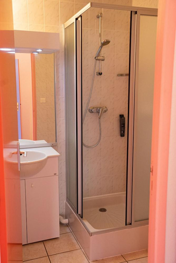 Bathroom 3, Village de Vacances Azureva Fournols, Puy-de-Dôme