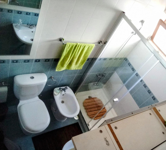 Bathroom 3, On the way!*, Portimão