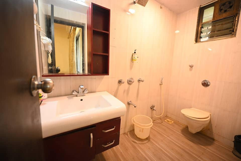 Bathroom 3, The Elite Suites, Pune