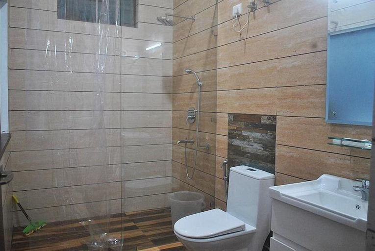 Bathroom, Himalayan Off Trails, Kangra
