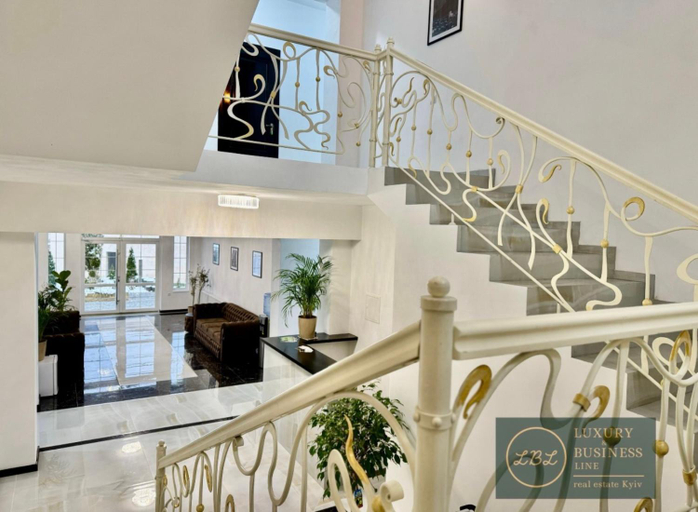 Others 5, Villa Sicilia, Iaremchans'ka