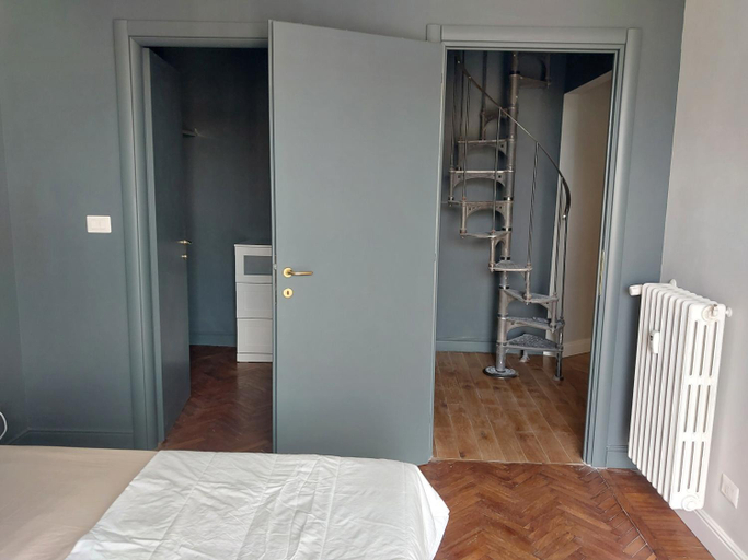 Others 5, La terrazza, Rome
