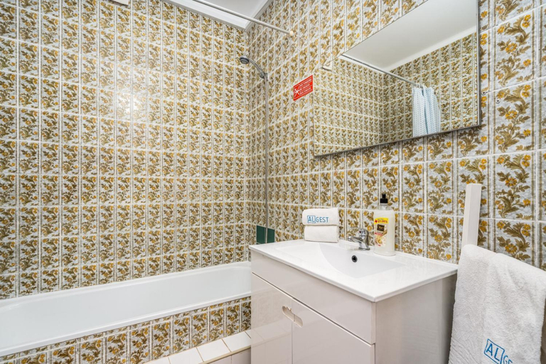 Bathroom, Ria Guest House, Portimão