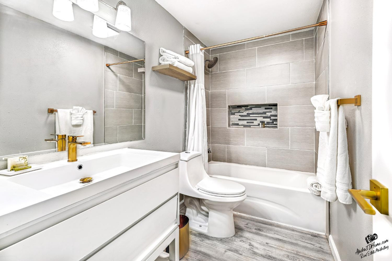 Bathroom, Modern Lower Level 1bedroom suite, Anchorage
