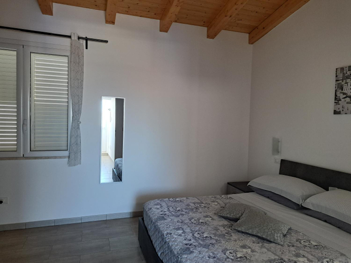 Others 5, Da Orazio, Syracuse