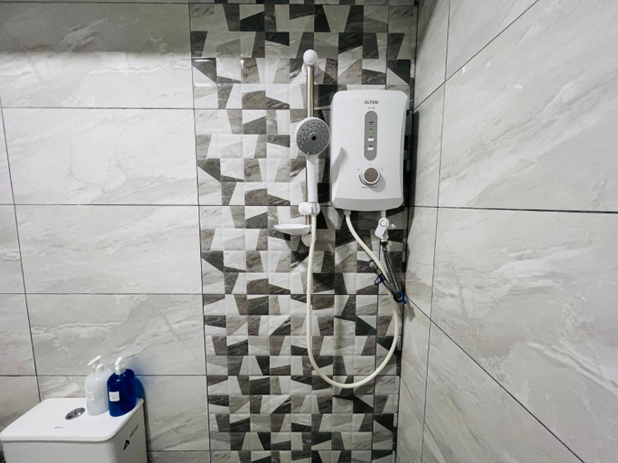 Bathroom 2, Arte Cheras Duplex by DeUrban, Kuala Lumpur