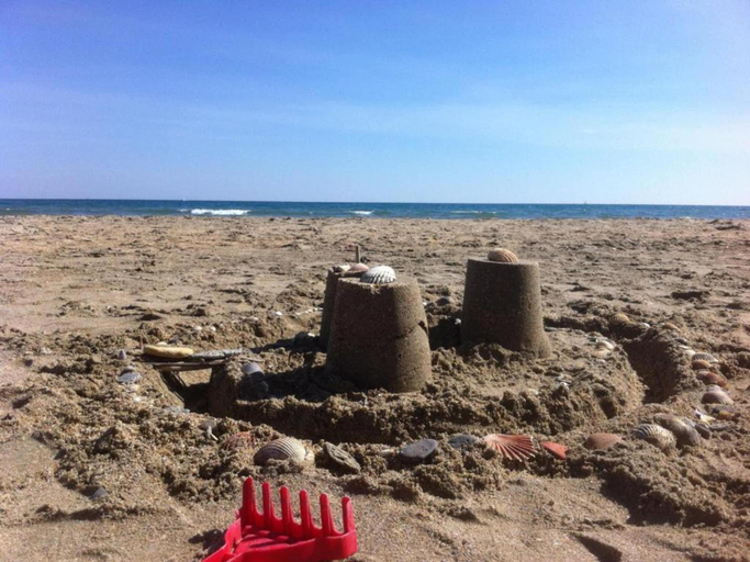 Others 5, Relaxed Beachside Living in Sete, Hérault