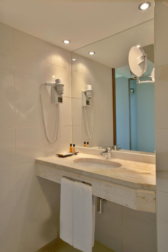 Bathroom 4, TURIM Luxe Hotel, Lisbon
