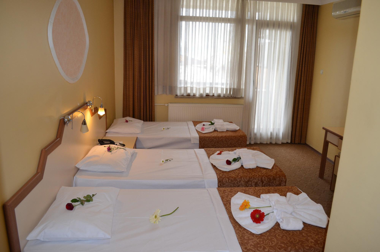 Bedroom 3, Ayvalık Palas Hotel, Ayvalık