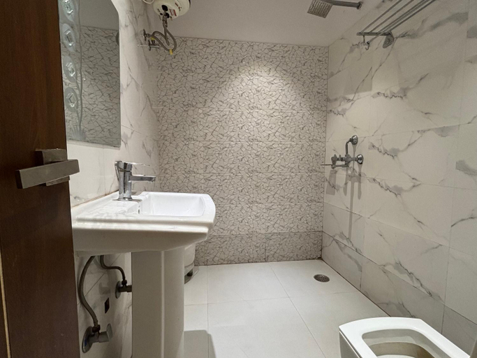 Bathroom 3, Hotel Casa, Sahibzada Ajit Singh Nagar