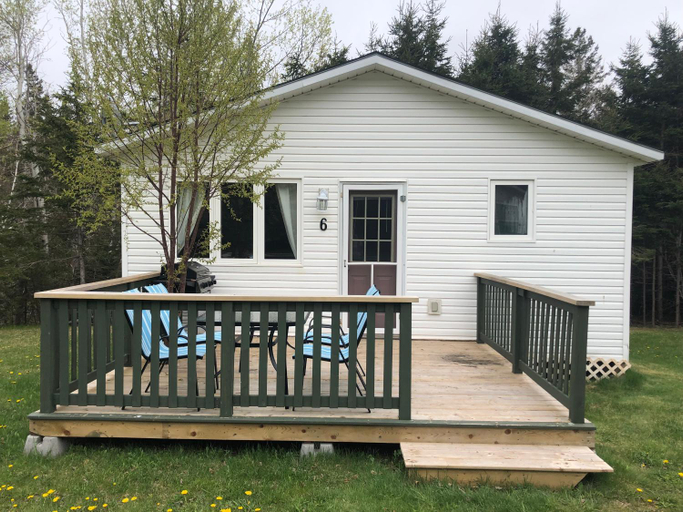 Exterior view 4, Bubbling Brook Cottages, Queens