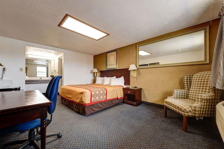 Bedroom 2, Guest Inn Rogers, Benton
