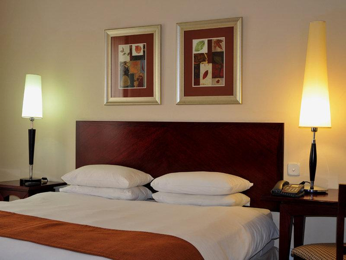 Bedroom, Oakwood Park Hotels, Eti-Osa