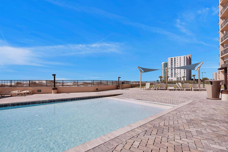 Others 2, Beachfront Condo w/ View & Pool, Sleeps 8, Escambia