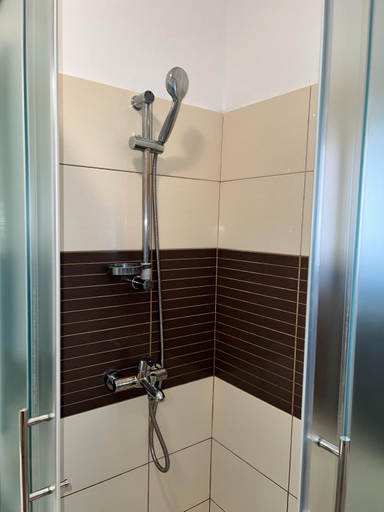 Others 4, Apartmani Frakic, Sali
