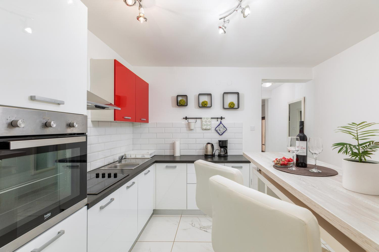 Others 5, Funcic Apartments 2 app, Pula