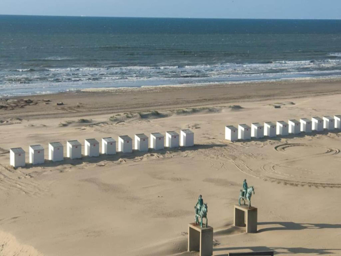 Others 4, Apartment in Oostduinkerke with Sea View, West-Vlaanderen