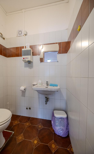 Bathroom 3, Home Mate, Lucca