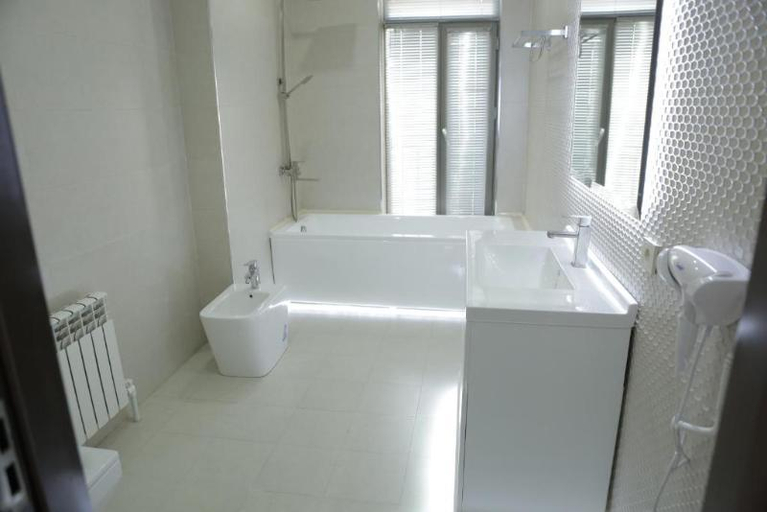 Bathroom 2, Dunyo Palace, Buxoro