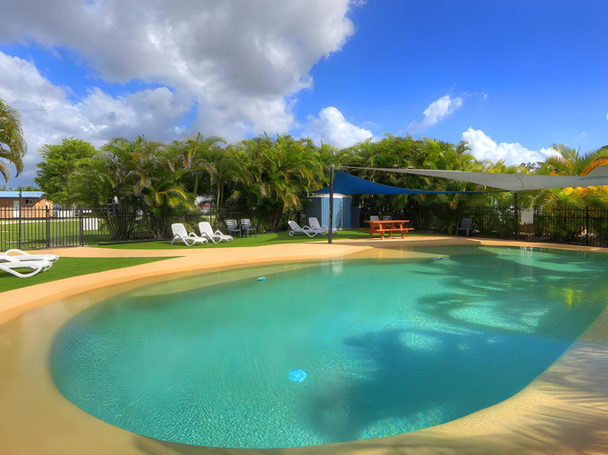 Sport & Beauty 2, Tin Can Bay Tourist Park Cabins, Cooloola (excl. Gympie)