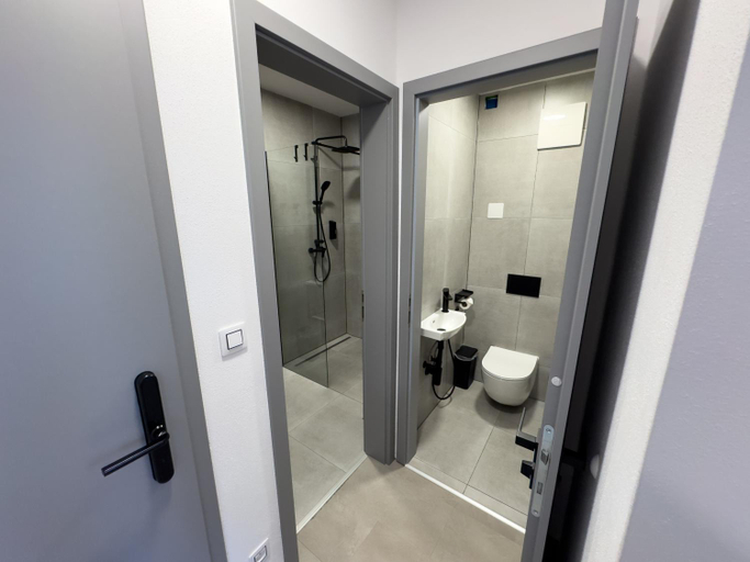 Shower 4, ROCH800 - industrial aparthotel Klatovy, Klatovy
