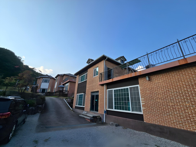 Exterior & Views 1, Dolmadang Cheongsu Pension, Mungyeong