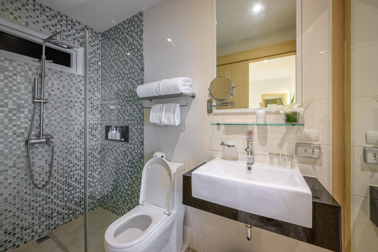 Bathroom 5, THE BEACHFRONT HOTEL PHUKET, Phuket Island