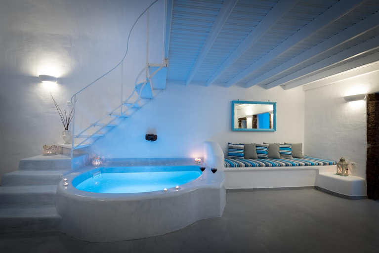 Others 3, Fira White Residence, South Aegean