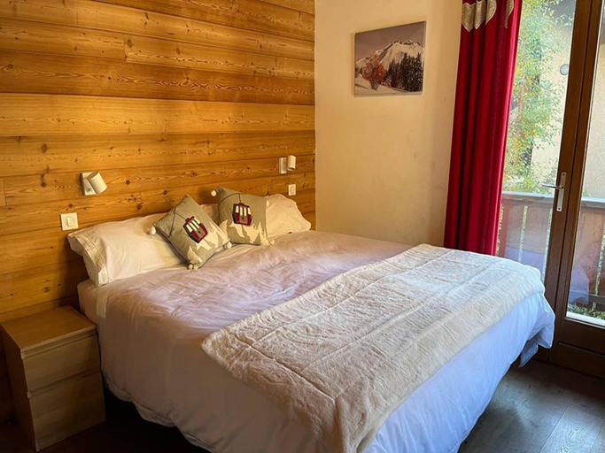 Bedroom 2, Chalet in Les Deux Alpes with Panoramic Views, Isère