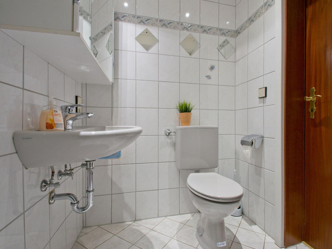 Bathroom 3, Landpension Am Sommerhang, Freudenstadt