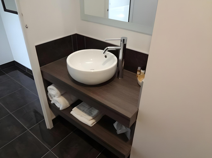 Bathroom 4, Pacific Park Motel, Dunedin