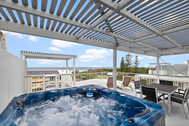 1, Salty Breeze - Rooftop Terrace & Jacuzzi, Maroochy - Coastal North