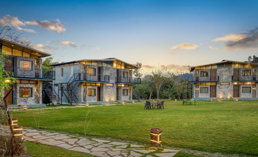 Exterior & Views